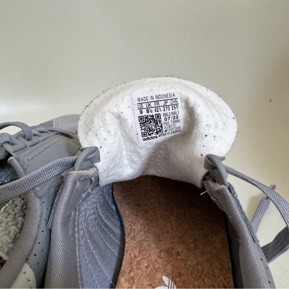 LIKE NEW Adidas Retropy E5 Metal Grey / Size 9 US - Picture 5 of 6